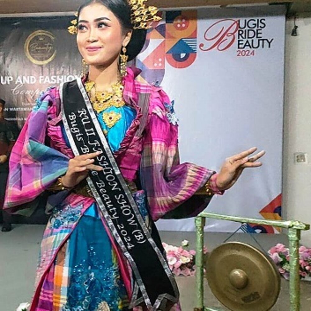 Busana Memukau Anita Pengky di Ajang Bergengsi Bugis Bride Beauty 2024