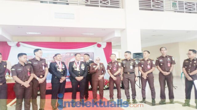 Kado Spesial Kejari Untuk Kapolres Sidrap