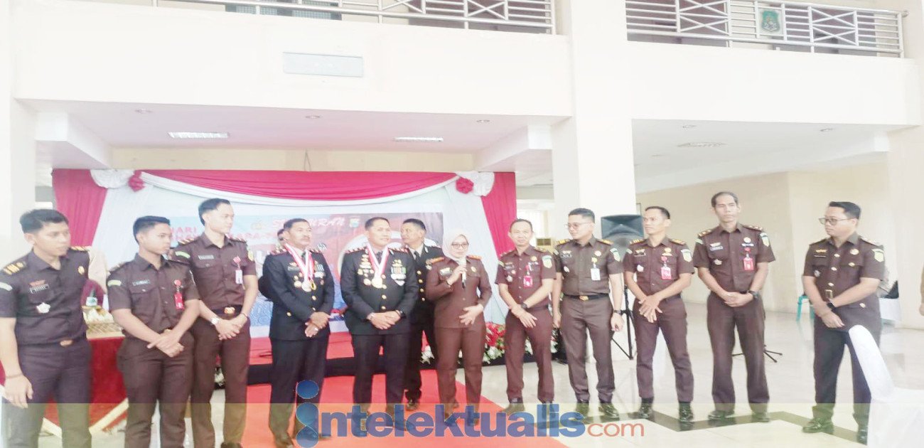 Kado Spesial Kejari Untuk Kapolres Sidrap