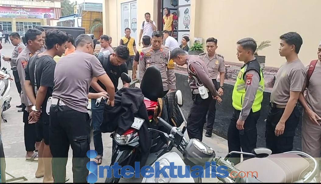 Seorang Pria Tidak Pakai Helm, Ditemukan Satlantas Sidrap Bawa Sabu Dan Alat Pengisap