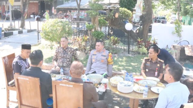 Momen Kebersamaan: Kapolres Sidrap Ajak Kajari dan Ketua PN Santap Kapurung Khas Palopo