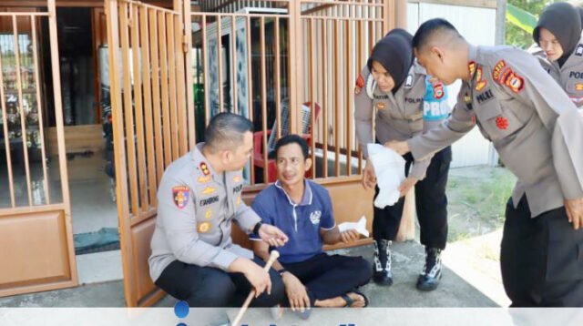 Kapolres Sidrap Tunjukkan Kepedulian dengan Memberi Pertolongan pada Korban Kecelakaan