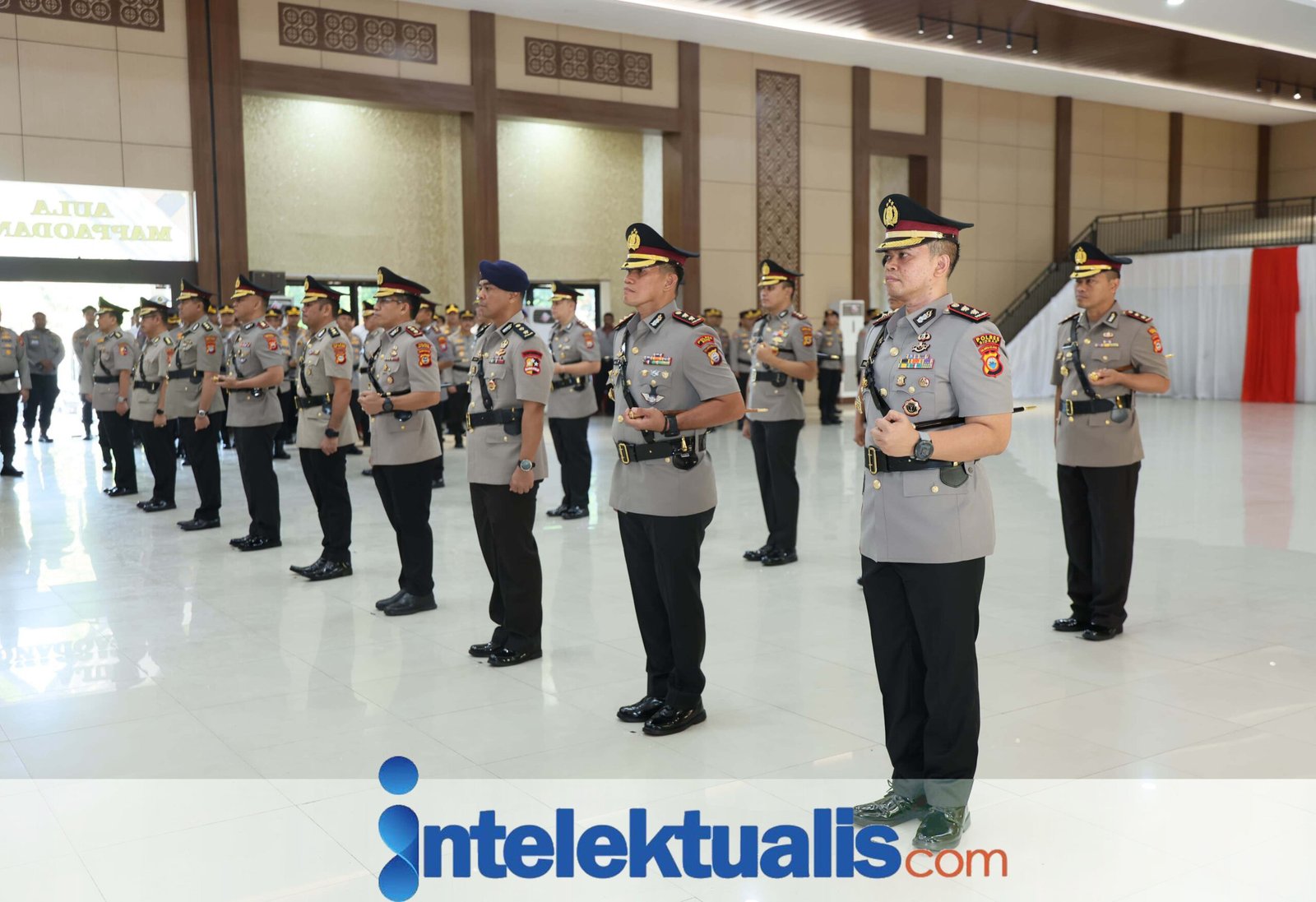 Serah Terima Jabatan di Pimpin Oleh Kapolda Serta Kenal Pamit Kabiddokkes dan Kapolres Jajaran Polda Sulsel Serta