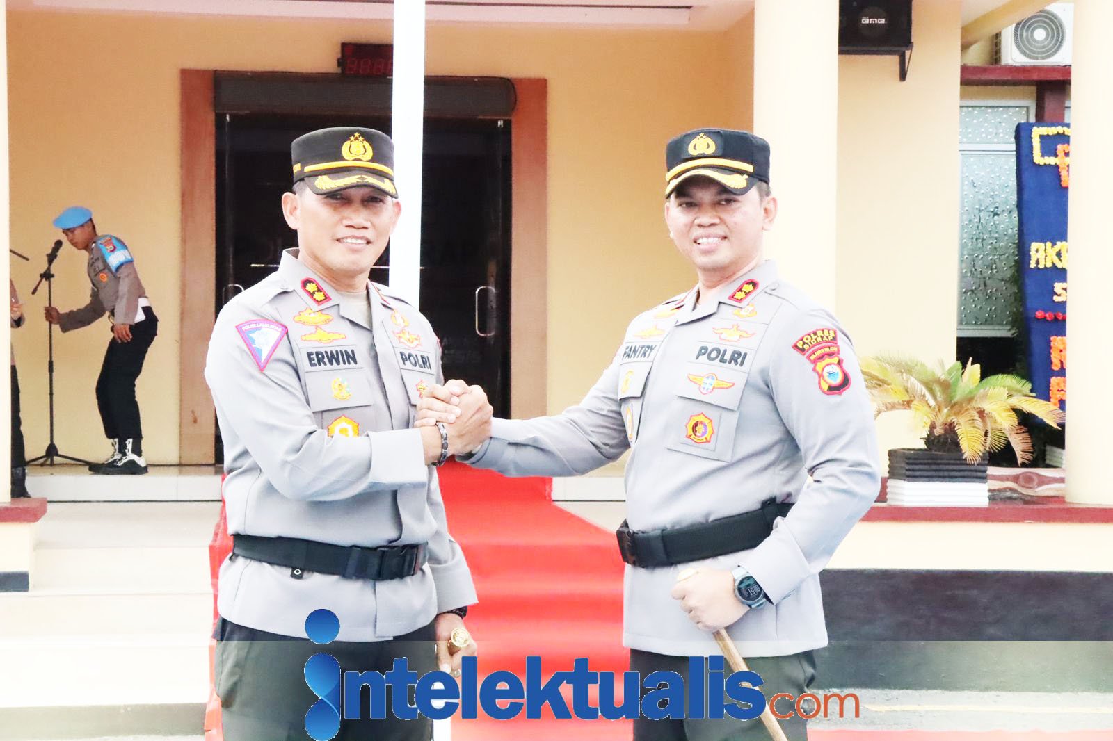 AKBP Erwin Syah Sambut Hangat Pejabat Baru AKBP Dr. Fantry Taherong di Mapolres Sidrap