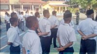 Koramil 1420-03/Marittengae Berikan Latihan Peraturan Baris Berbaris di UPT SMKN 5 Sidrap Pada Kegiatan MPLS