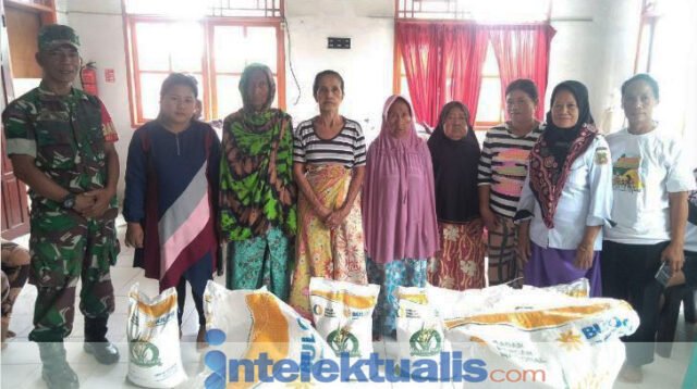 Babinsa Koramil 1420-03 Melakukan Pengawalan Beras