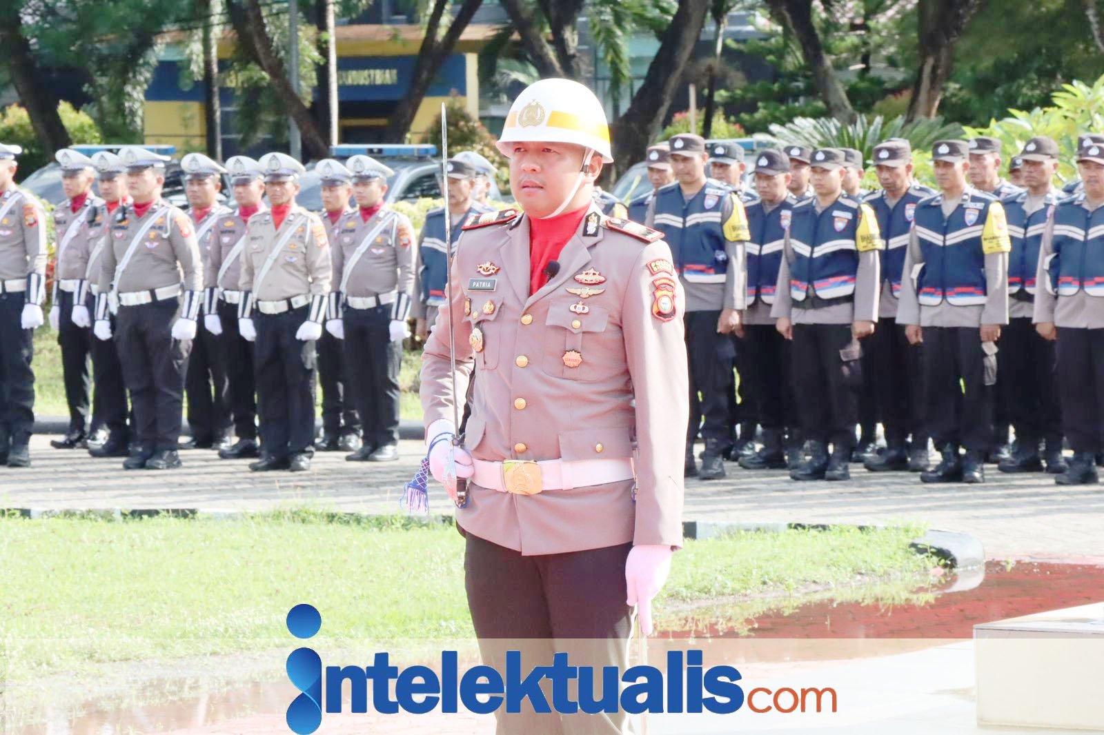 Iptu Patria Pratama Sukses Memimpin Pasukan Dalam Upacara Hari Bhayangkara Ke-78 di Sidrap