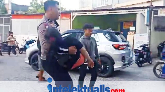 Satlantas Sidrap Gerak Cepat Selamatkan Pelajar yang Pingsang Saat Lomba gerak jalan