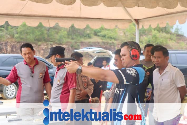 Asah Kemampuan, Personil Polres Sidrap Gelar Ujian Menembak